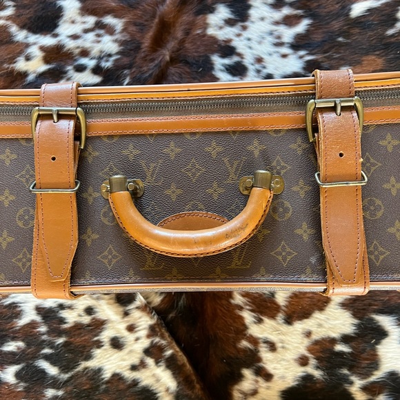 **SOLD**. LOUIS VUITTON 1980 vintage suitcase AUTHENTIC - Picture 2 of 8